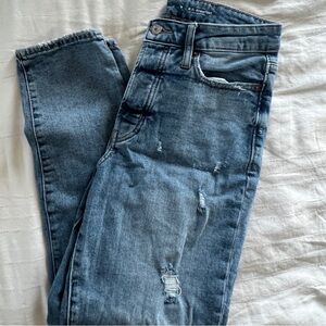 Old Navy Distressed Ankle Jeans in Blue